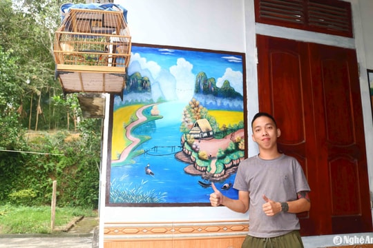 Chàng trai khuyết tật ở Nghệ An với biệt tài vẽ tranh