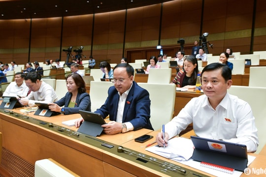 Đại biểu Quốc hội đoàn Nghệ An tán thành tăng độ tuổi phục vụ tại ngũ của sĩ quan quân đội