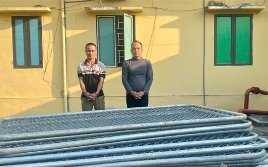 Bắt 2 đối tượng trộm tấm rào sắt cao tốc Bắc – Nam