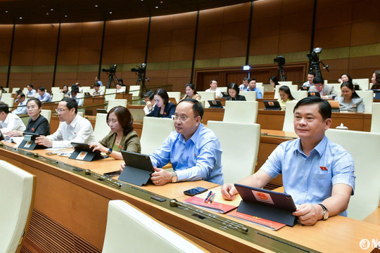 Quốc hội thảo luận về dự án '1 luật sửa 4 luật'