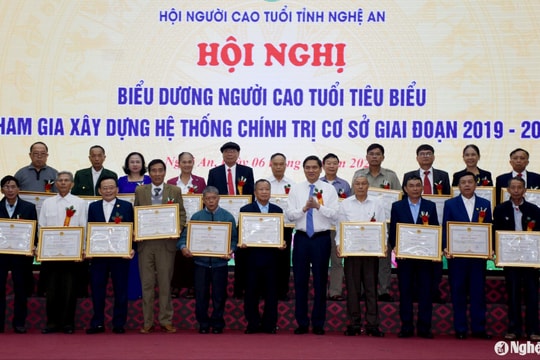 Nghệ An biểu dương người cao tuổi tiêu biểu tham gia xây dựng hệ thống chính trị cơ sở