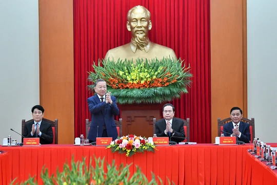 Bộ Chính trị, Ban Bí thư tổ chức hội nghị các đồng chí nguyên lãnh đạo Đảng, Nhà nước góp ý kiến vào các dự thảo văn kiện trình Đại hội XIV của Đảng