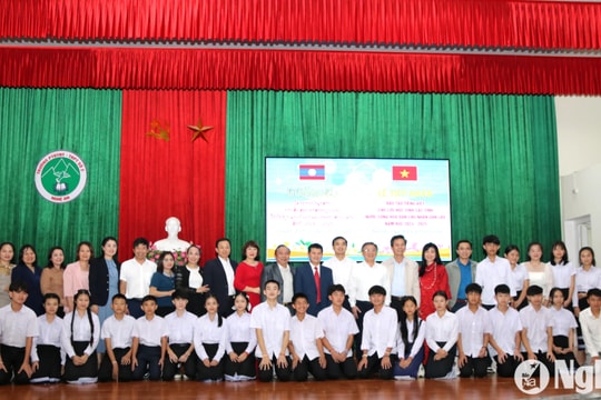 Nghệ An tiếp nhận lưu học sinh Lào sang học phổ thông