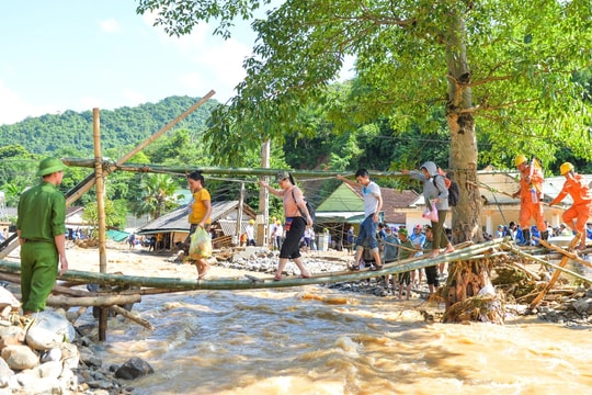 Khi chúng tôi đi và viết