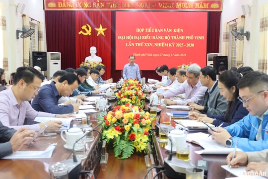 Thành ủy Vinh họp Tiểu ban Văn kiện Đại hội đại biểu Đảng bộ thành phố lần thứ XXV