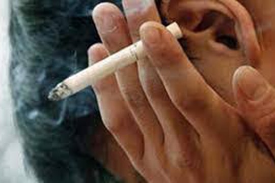 Tổn hại thính lực lâu dài do hút thuốc lá