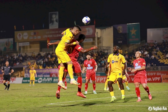 Sông Lam Nghệ An trắng tay trong trận Derby Bắc Trung bộ