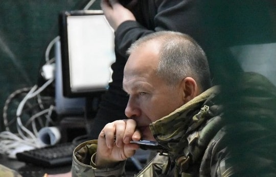 Ukraine thừa nhận tiền tuyến khó khăn, rộ tin ý tưởng của ông Trump về Crưm