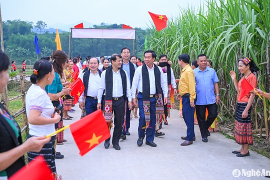 Trưởng ban Tổ chức Tỉnh ủy dự Ngày hội Đại đoàn kết tại Con Cuông