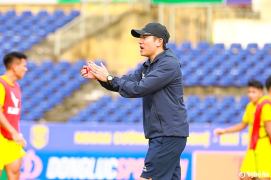 Buổi tập đầu tiên của tân huấn luyện viên trưởng Sông Lam Nghệ An
