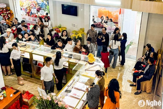 Thị trường vàng Nghệ An hôm nay (15/11): Tiếp đà giảm giá, sức mua tăng nhẹ