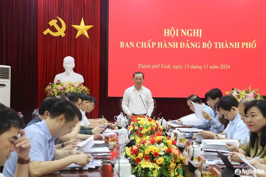 Thành ủy Vinh thông qua dự thảo lần 2 báo cáo chính trị Đại biểu Đảng bộ thành phố lần thứ XXV