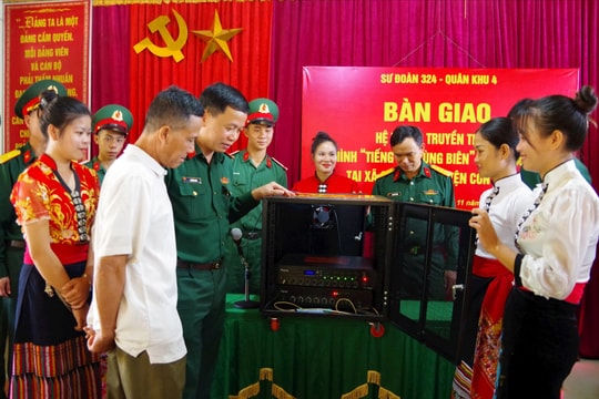 Sư đoàn 324, Quân khu 4 bàn giao hệ thống truyền thanh tại xã Châu Khê, huyện Con Cuông