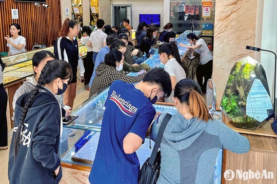 Giá vàng tại Nghệ An hôm nay (17/11): Giảm gần 2,5 triệu đồng/lượng so với cuối tuần trước