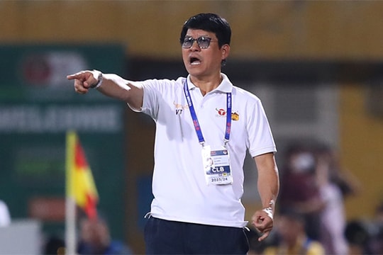 Bầu Đức đang nhắm mắt với lối chơi của HAGL; Haaland lập hat-trick