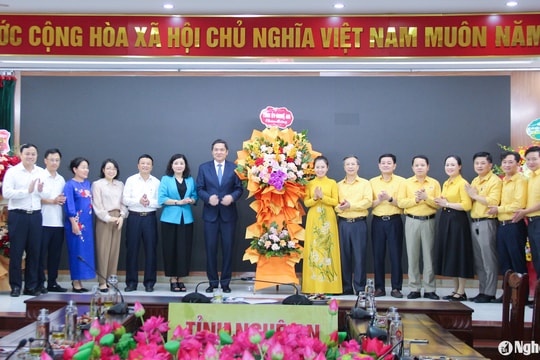 Thường trực Tỉnh uỷ Nghệ An chúc mừng Ủy ban Mặt trận Tổ quốc tỉnh nhân ngày thành lập Mặt trận Dân tộc thống nhất Việt Nam