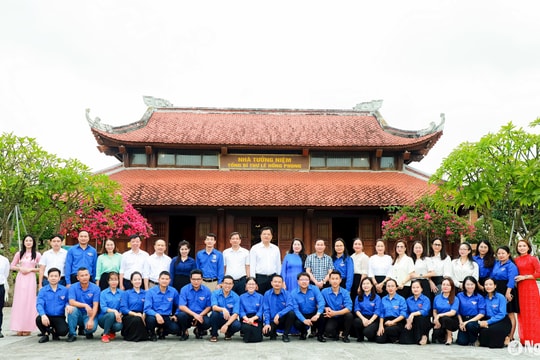 Chi đoàn Báo Nghệ An tổ chức Đại hội nhiệm kỳ mới tại Khu lưu niệm Tổng Bí thư Lê Hồng Phong