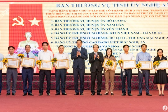 Nghệ An tuyên dương các tập thể, cá nhân trong lĩnh vực giáo dục nghề nghiệp