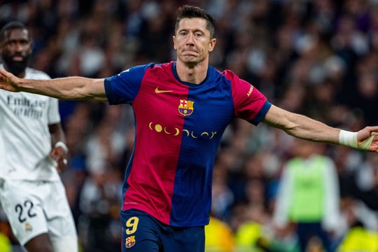 Barcelona hoãn kế hoạch tìm trung phong thay Lewandowski