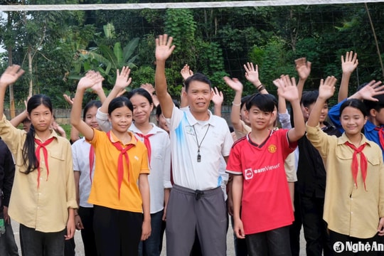 Thầy giáo tiêu biểu toàn quốc được bố mẹ học sinh nhờ đi họp phụ huynh