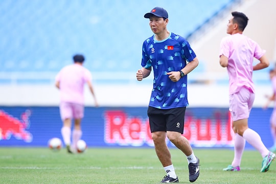 Động lực cho tấm vé World Cup 2025 của tuyển Futsal Việt Nam; Huấn luyện viên Kim Sang-sik gây sốc