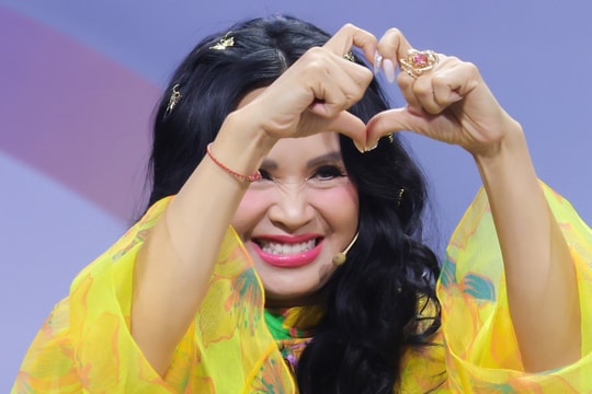 NSND Thanh Lam nói về chuyện khoe vũ đạo, đu người mạo hiểm ở show âm nhạc