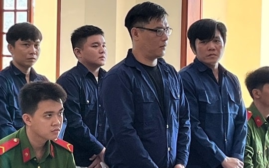 Lĩnh án vì mua bán trẻ em dưới 16 tuổi để buộc làm tiếp viên karaoke