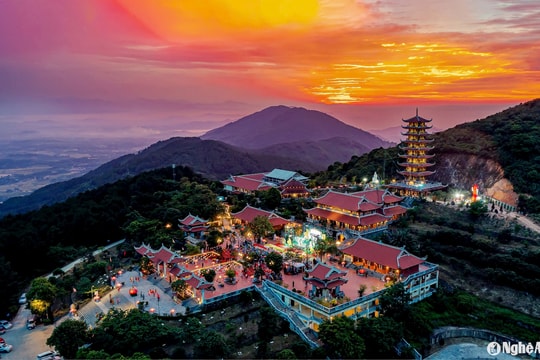 Top di tích, công trình hút du khách mùa này ở Nghệ An