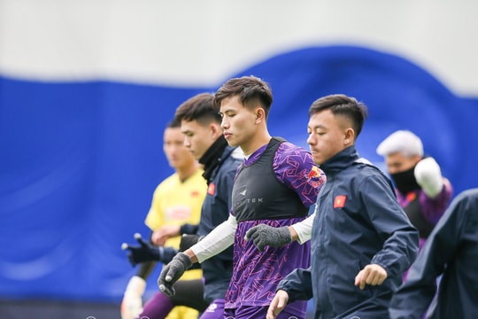 Hai 'quân xanh' của tuyển Việt Nam ở Hàn Quốc nguy cơ xuống hạng; Mourinho gay gắt với tin đồn tái hợp với Ronaldo