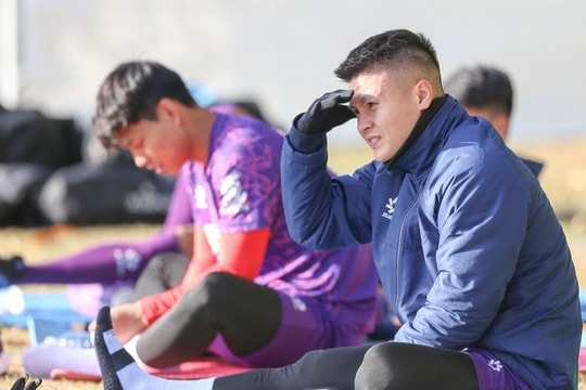 Quang Hải phải tập riêng ở Hàn Quốc; Chốt thời điểm Xuân Son khoác áo tuyển Việt Nam