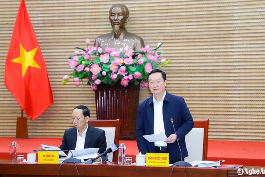 Bí thư Tỉnh ủy, Chủ tịch UBND tỉnh Nguyễn Đức Trung chủ trì phiên họp UBND tỉnh tháng 11