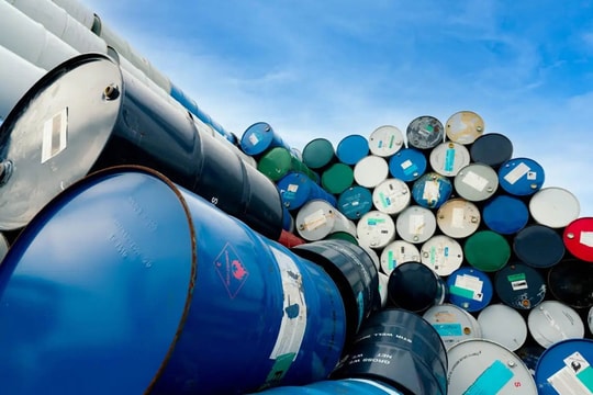 Giá xăng dầu hôm nay 28/11/2024: Trong nước đồng loạt tăng mạnh