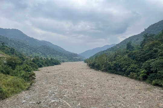 Công ty Thuỷ điện Bản Vẽ triển khai kế hoạch thu gom, xử lý rác thải vùng lòng hồ