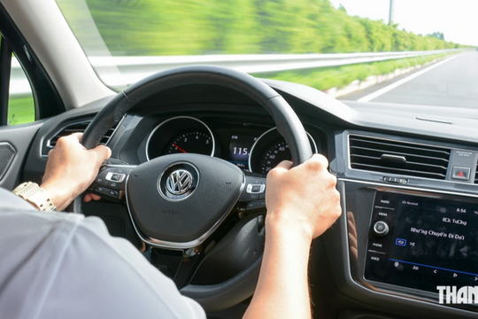 Lý do tài mới hay để ô tô đi lệch làn đường và cách khắc phục