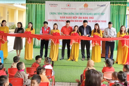 Hội Chữ thập đỏ tỉnh Nghệ An tổ chức giao ban cụm thi đua số 3 và trao tặng quà cho hộ nghèo