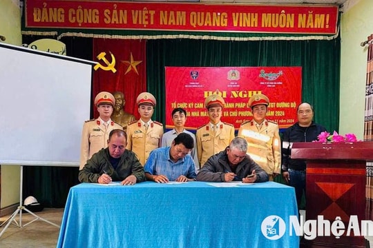 Tuyên truyền pháp luật về an toàn giao thông cho đội ngũ lái xe vận chuyển nguyên liệu mía ở Anh Sơn