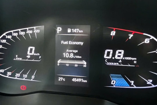 Mức tiêu thụ nhiên liệu hiển thị trên màn hình ô tô có thật sự chính xác?