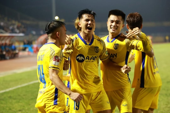 Cải thiện tuyến giữa SLNA - Phan Bá Quyền và những ai?