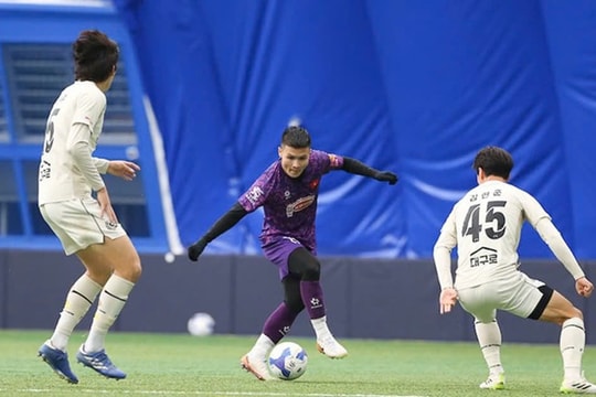 HLV Kim Sang-sik giúp Quang Hải 'hồi sinh'?; Man City sụp đổ theo cách không tưởng