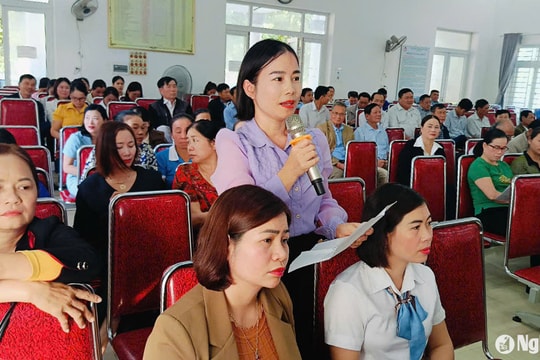Cử tri Quỳ Hợp kiến nghị các vấn đề về sáp nhập xóm, nước sạch, chống sạt lở