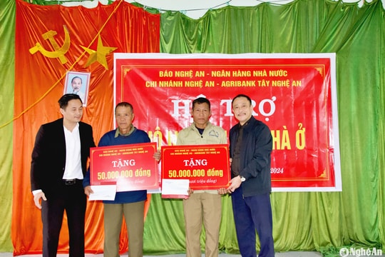 Báo Nghệ An phối hợp Ngân hàng Agribank Chi nhánh Tây Nghệ An trao 2 nhà tình nghĩa ở Kỳ Sơn