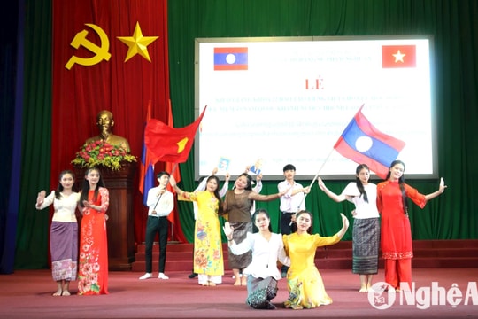Trường Cao đẳng Sư phạm Nghệ An tiếp nhận 121 lưu học sinh Lào sang học tiếng Việt