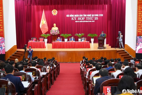 Kỳ họp thứ 25, HĐND tỉnh Nghệ An khóa XVIII tiến hành thảo luận tại hội trường