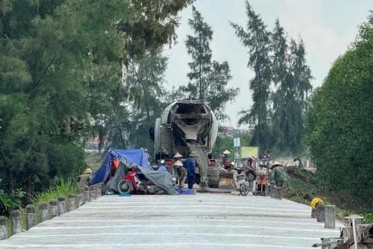 Tu sửa, hoàn trả mặt đê biển Diễn Hùng - Quỳnh Thọ (Quỳnh Lưu)