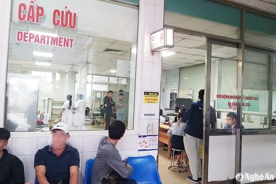 Khẩn trương cấp cứu, điều trị bệnh nhân nghi ngộ độc thực phẩm tại huyện Nghi Lộc