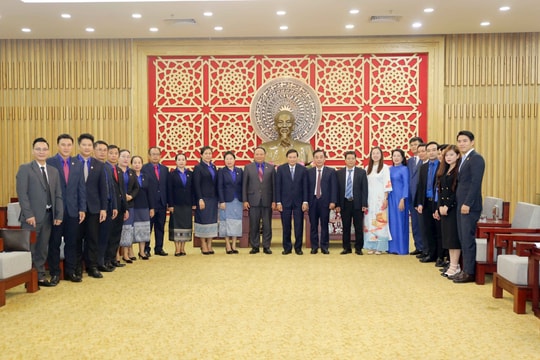 Delegation of the Central Committee of the Lao People's Revolutionary Youth Union pays courtesy visit to leaders of Nghe An province