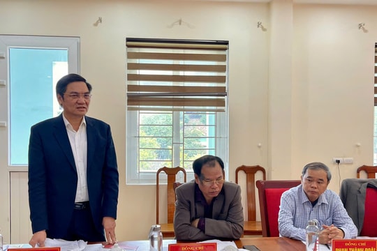 Đồng chí Hoàng Nghĩa Hiếu dự và chỉ đạo Hội nghị kiểm điểm BTV Huyện ủy Tương Dương