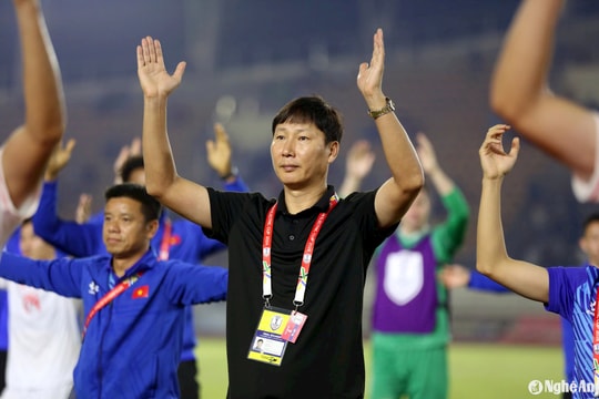 HLV Kim Sang-sik hài lòng với màn trình diễn của đội tuyển Việt Nam