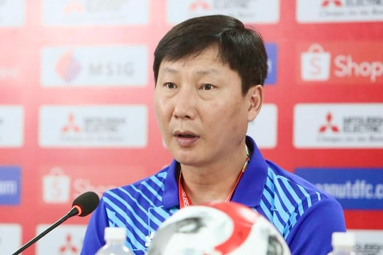 HLV Kim Sang-sik: "Hiệp hai là bộ mặt thật của tuyển Việt Nam"