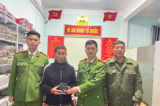 Công an xã tuần tra phát hiện tài sản người dân bị đánh rơi